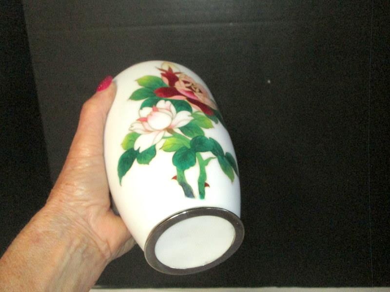 Vintage 7.5″ Japanese Vase – White with Pink & Red Roses – Unknown Maker