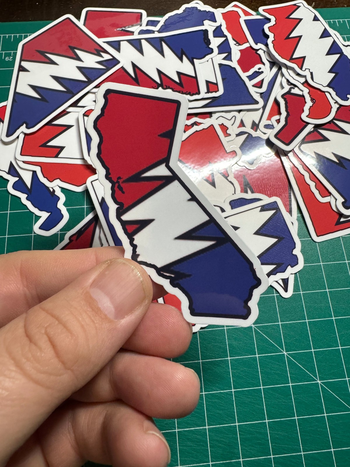California Stealie – Grateful Dead – Laminated Vinyl Sticker – 2.5″x3″