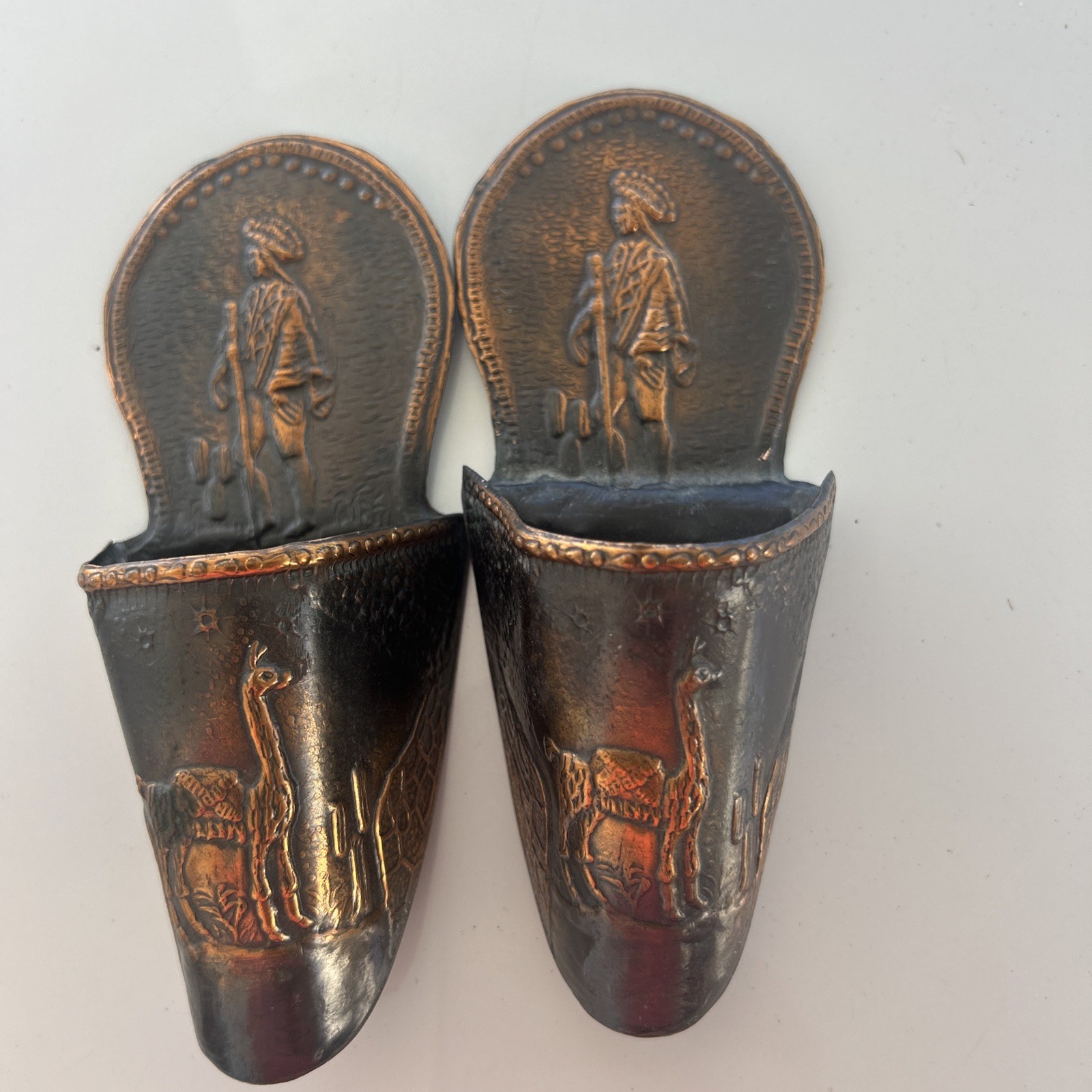 2 VTG Rustic Metal Copper Wall Pocket Vase Embossed 6.5′ see pictures