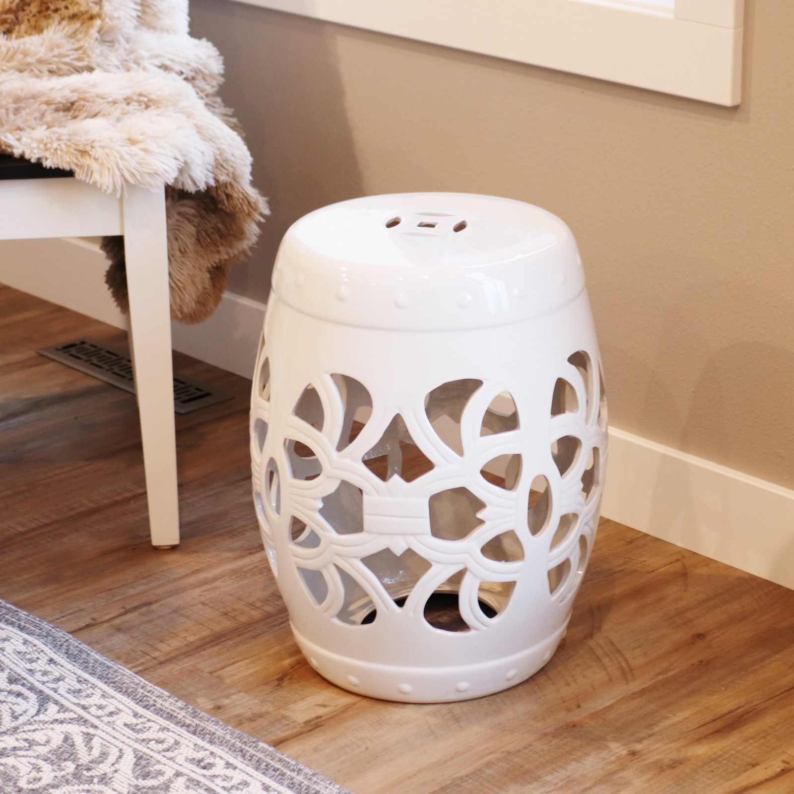 18 in Knotted Quatrefoil Ceramic Glaze Garden Stool – White by Sunnydaze