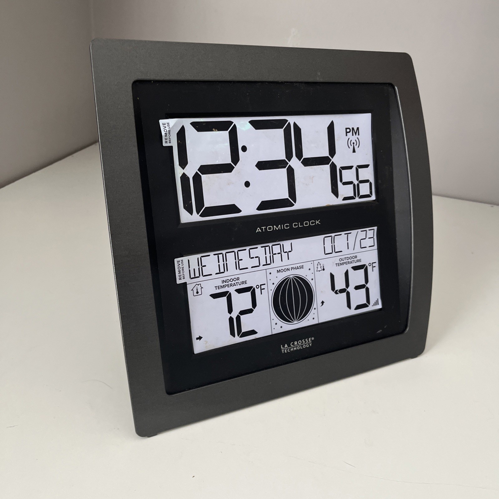 La Crosse Technology Curved Digital Atomic Wall Clock