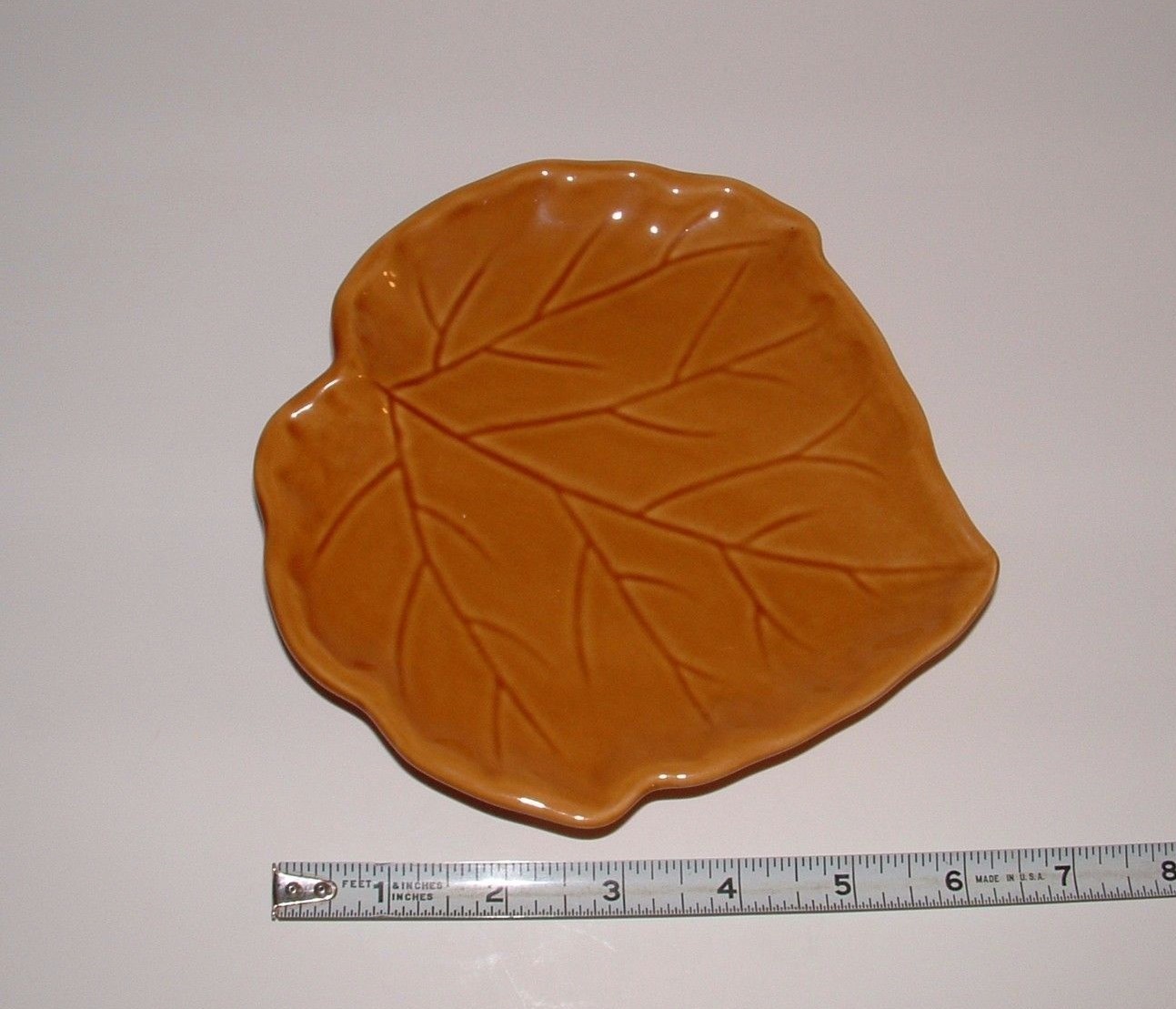 Leaf Maple Shade Decorative Plate, With Display Stand, Age Unknown, pre-owned