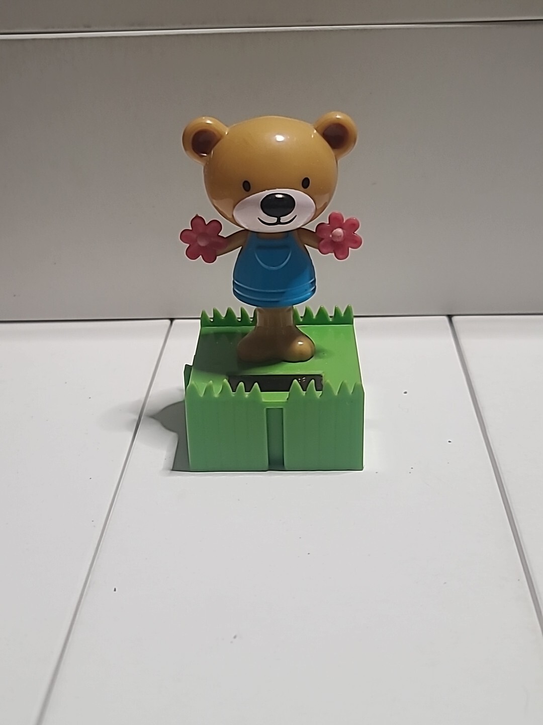 Solar Powered Dancing Bear With Pink Flowers – Good – Fast Shipping