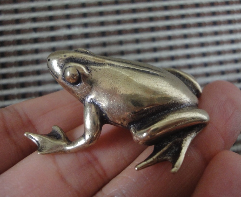 Solid Brass Frog Figurine Vintage Bronze Color Statue for Desk Shelf Decor