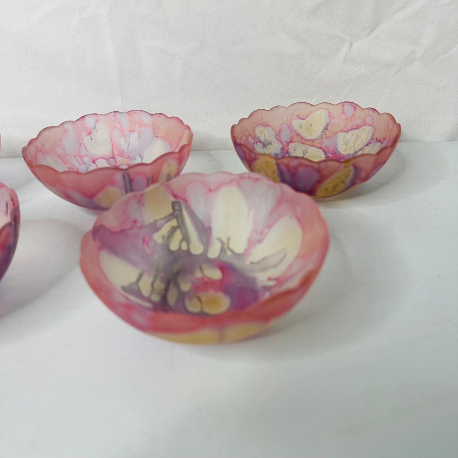 Set of 5 Pink Purple Marbled Art Glass Scalloped Decorative Trinket Bowls 4.5″