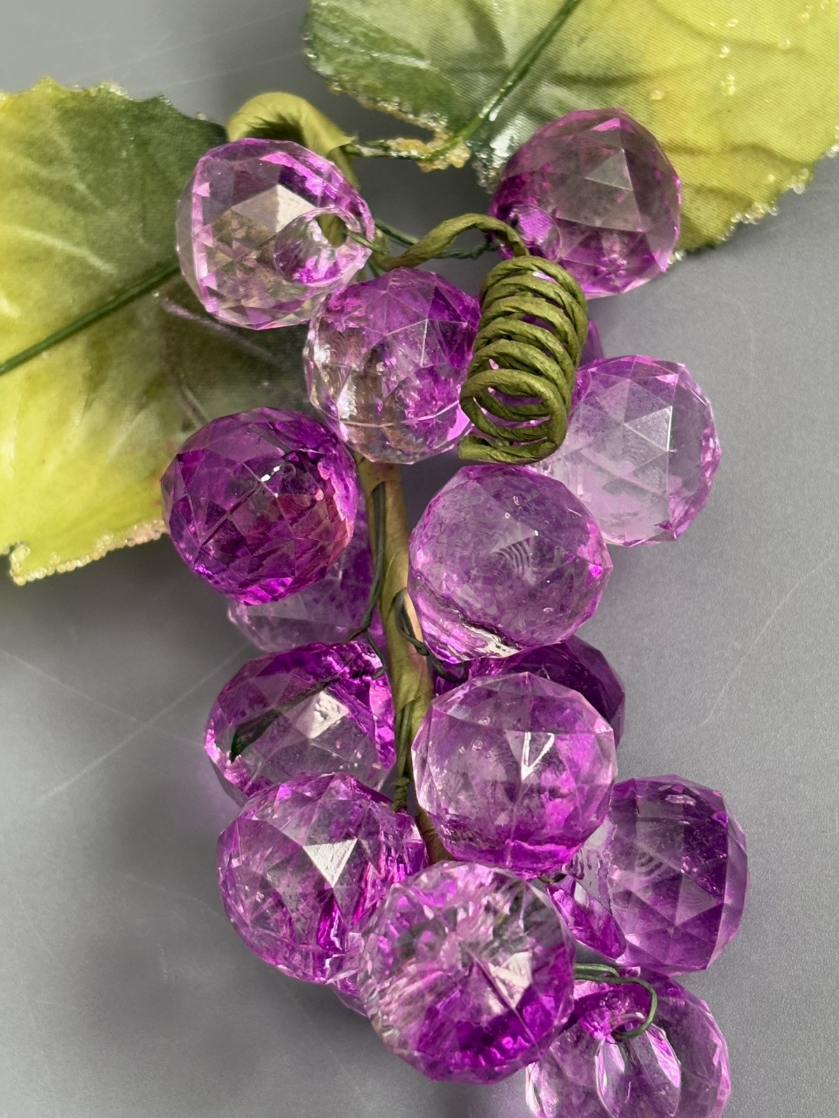Set Of 4 Pink Purple Faceted Acrylic Grape Cluster Bunch Green Leaves VINTAGE