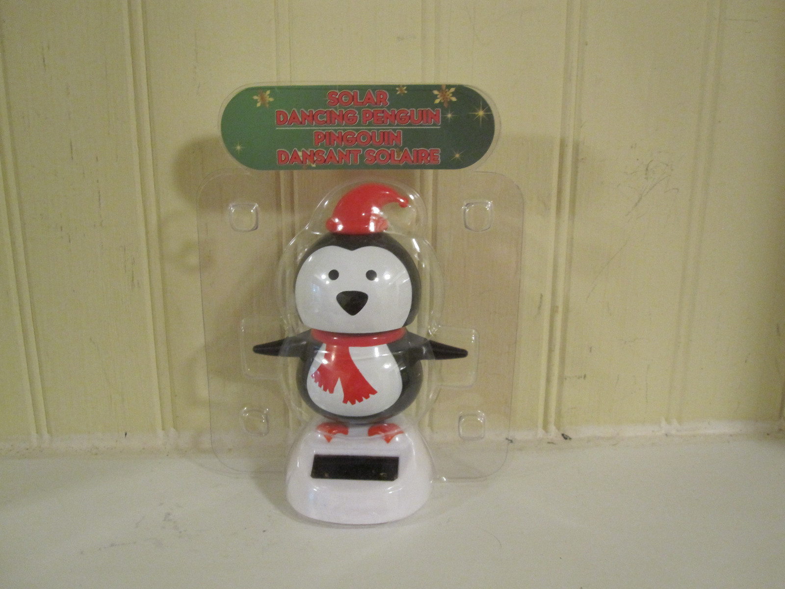 Solar Dancing penguin new in package Christmas holiday