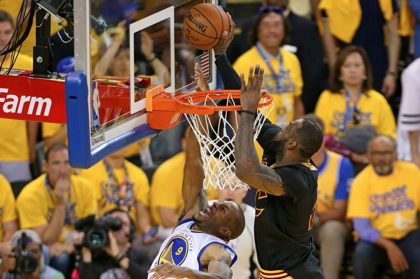 Lebron James Blocks Andre Iguodala in 2016 NBA Finals Poster (20×30 inches)