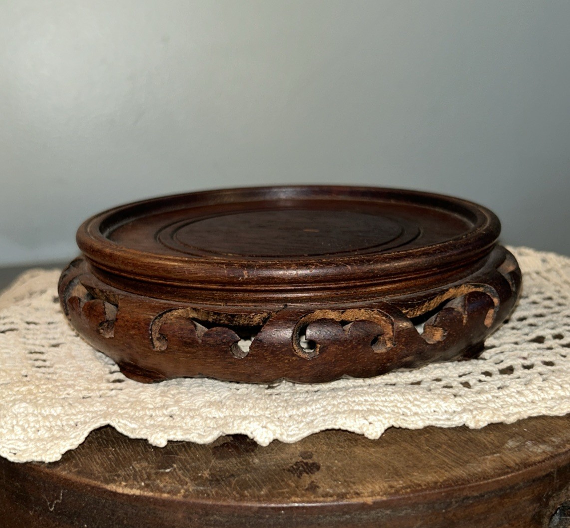 VTG carved wood Asian std for vase ornament 6″ X 1.5” Made in Hong Kong Fits 5”