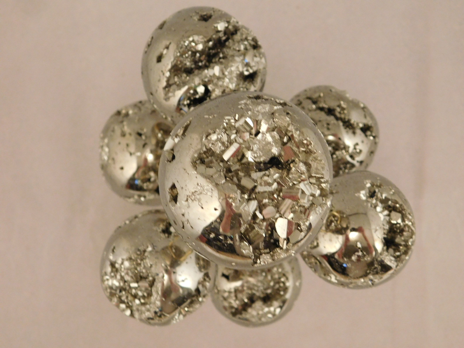 SEVEN! Sphere Display Stand Metal Medium Size Gold Color