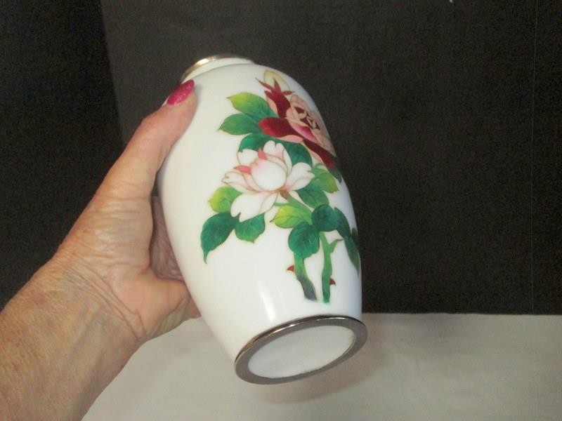 Vintage 7.5″ Japanese Vase – White with Pink & Red Roses – Unknown Maker