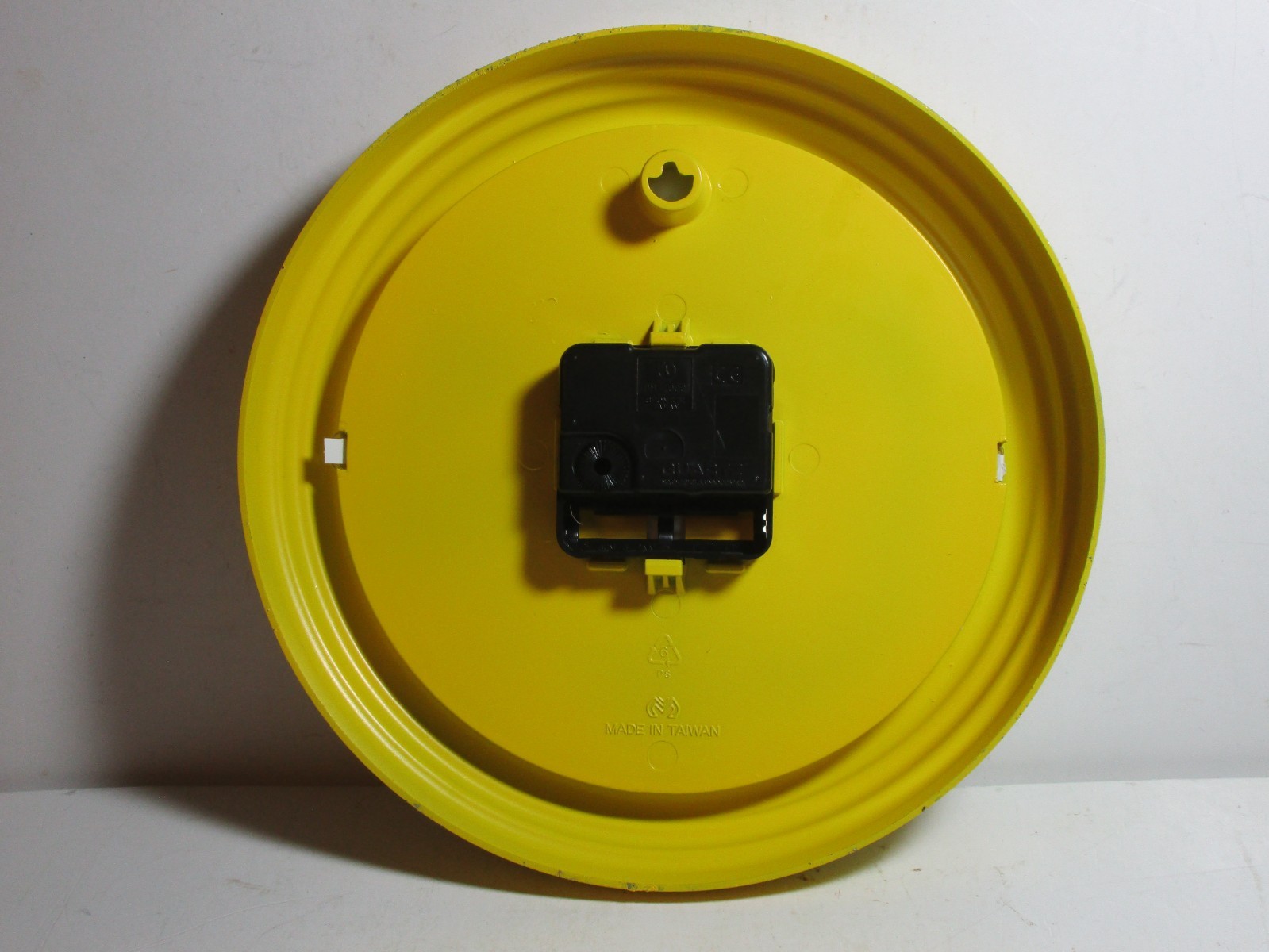 SHELL GASOLINE ROUND WALL CLOCK BATTERY OPERATED PETROLEUM
