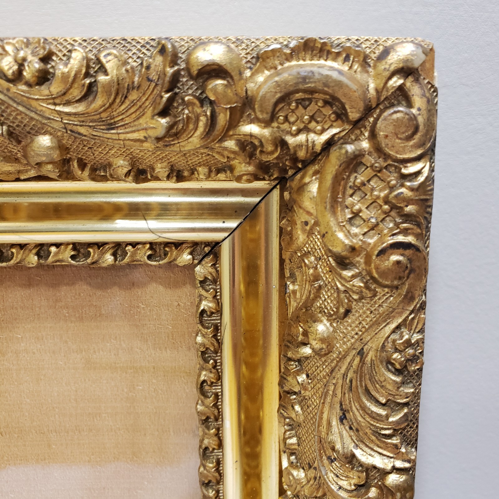 Gold Gilt Picture Frame 10×12 Ornate Acanthus Scrollwork Baroque Rococo Decor